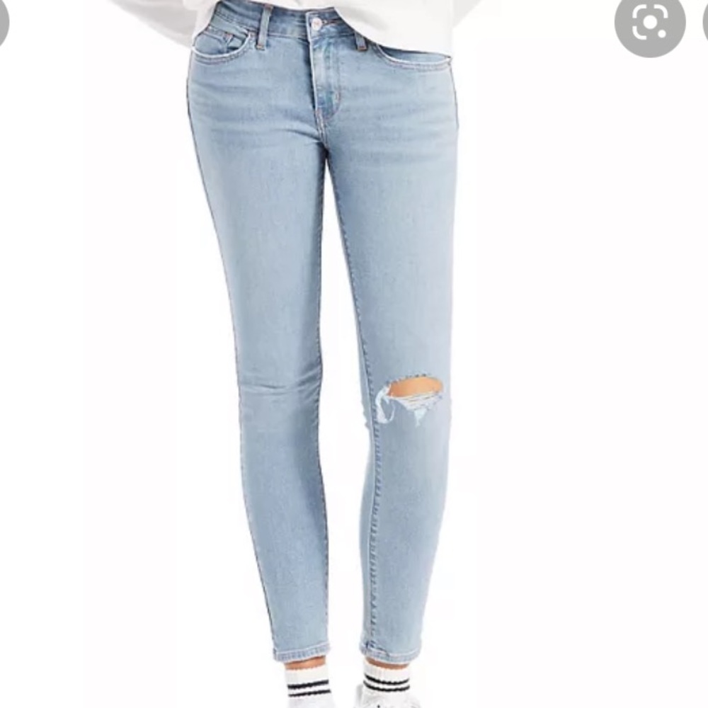Levi’s 711 Skinny Jeans